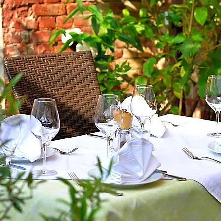 Restaurant & Olive *