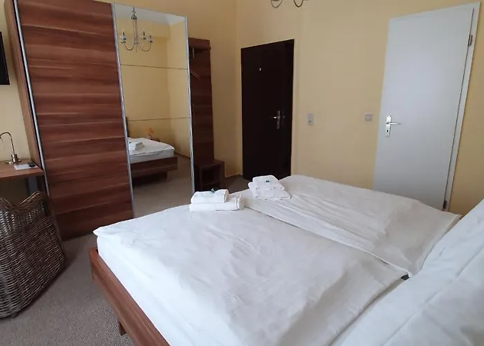 Restaurant & Olive *